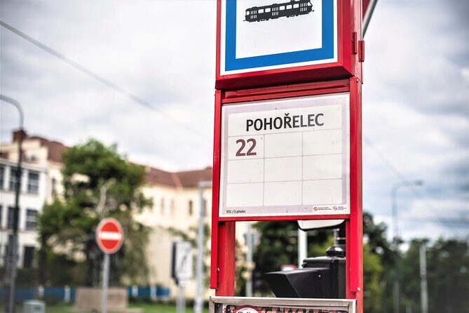 Prague: 1-Hour Castle Tour With Fast-GET Admission Ticket - Meeting on Pohořelec: how to start without losing time