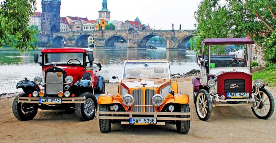 Prague: 1-Hour Vintage Car Tour - The sightseeing loop: Old Town, Prague Castle area, and the big photo stops