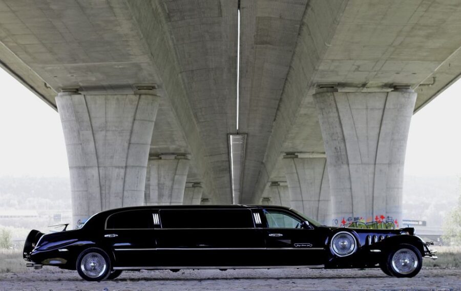 Prague: 1-Hour Vintage Limousine Rental - Price and Value for Up to 7 People
