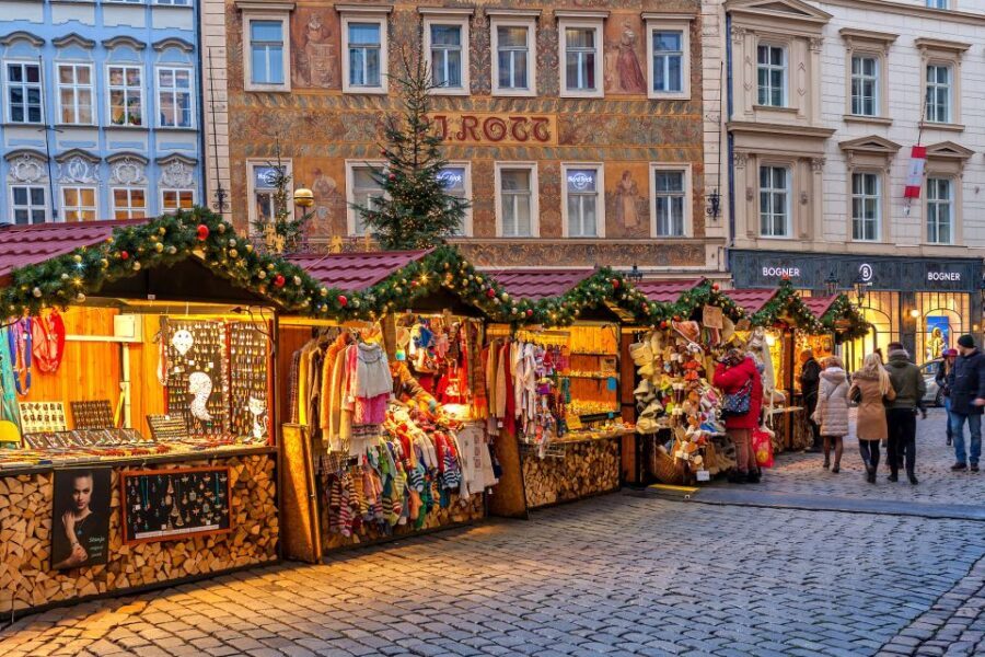 Prague: 2-3h Magical Christmas Markets Tour with Inclusions - Warm drinks and handmade cookies: how to plan if you don’t drink