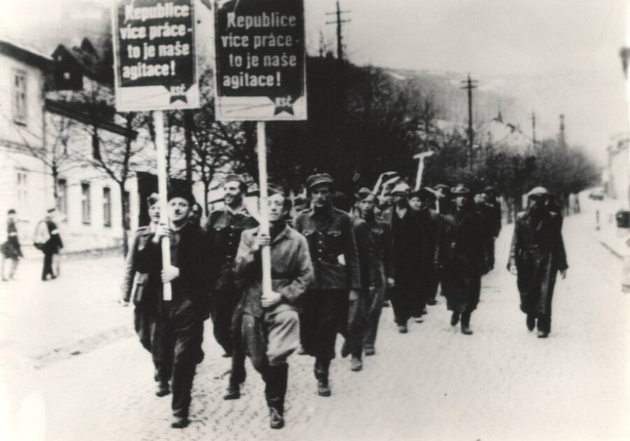 Prague: 2-Hour Back to Communism Walking Tour - Meeting on Na Příkopě: how you’ll start moving fast