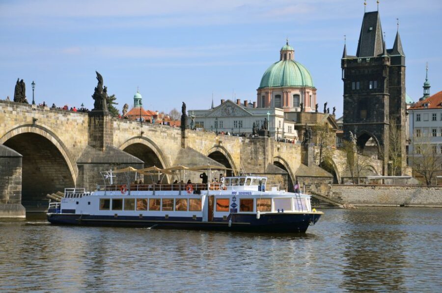 Prague: 2-Hour Lunch Cruise on the Vltava River - Lunch Buffet On Board: Hot, Cold, and Easy Refills