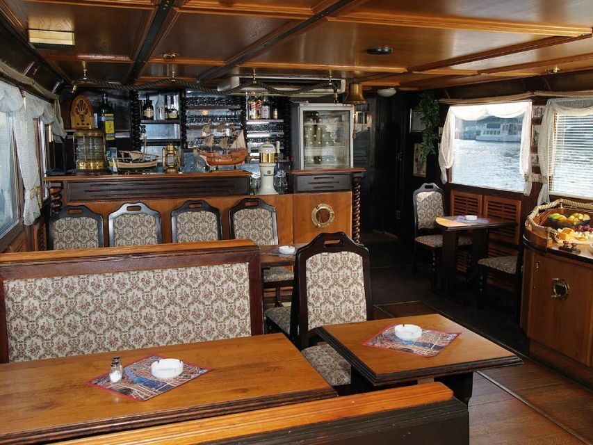 Prague: 2-Hour Lunch Cruise on the Vltava River - Timing, Weather, and Getting the Best Views Without Stress