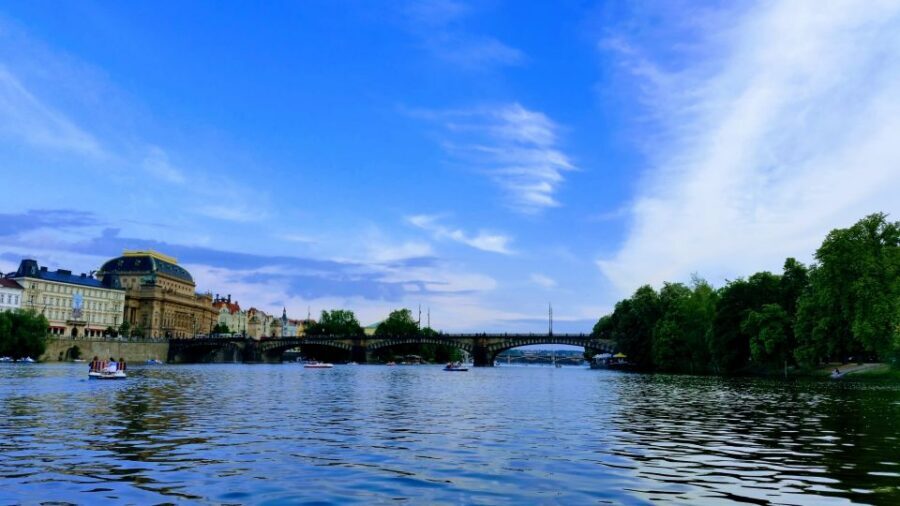 Prague: 2-Hour Lunch Cruise on the Vltava River - Should You Book This Vltava Lunch Cruise?