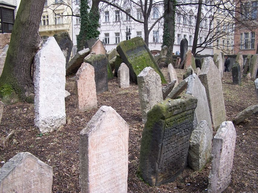 Prague: 2-Hour Old Town and Jewish Ghetto Walking Tour - Kafka’s Prague: From Monuments to the Writer’s City