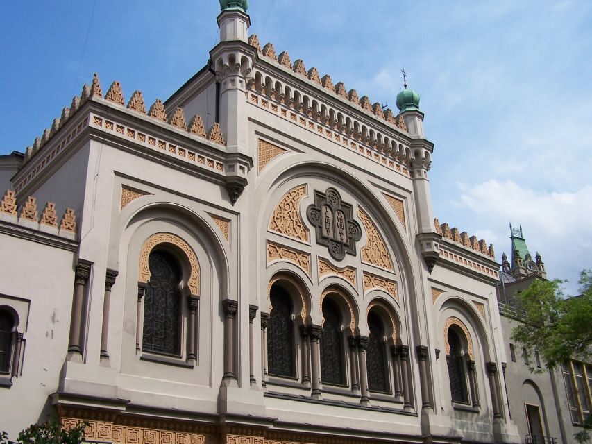 Prague: 2-Hour Old Town and Jewish Ghetto Walking Tour - Meeting at Týn Cathedral and Getting Oriented Immediately