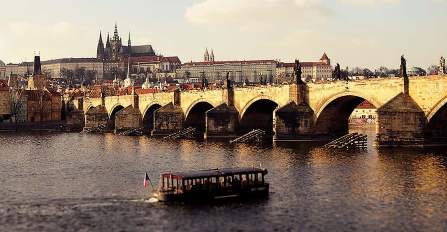 Prague: 2 hours city tour + 1 hour boat cruise - Getting Your Prague Bearings: The Coach-and-Foot Opening Loop