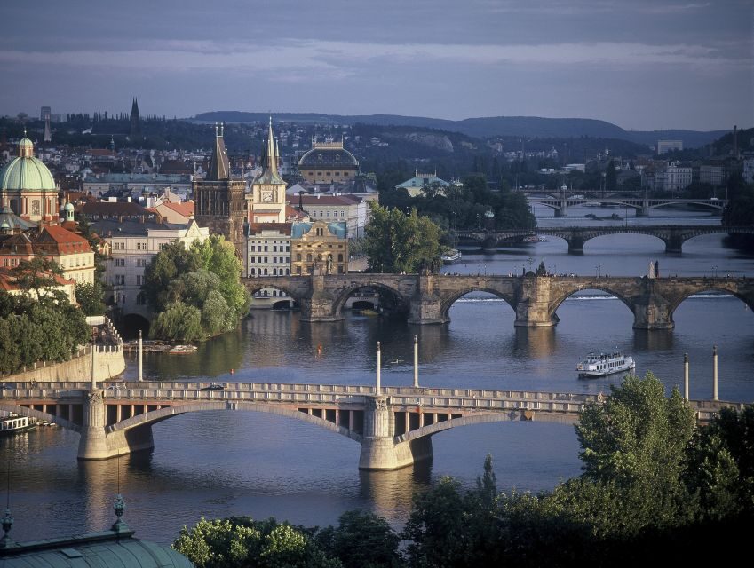 Prague: 3-hour Evening River Cruise with Dinner - Should you book this 3-hour Prague dinner cruise?