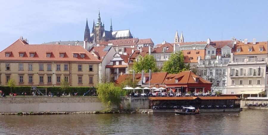 Prague: 3-hour Evening River Cruise with Dinner - Why a Vltava night cruise feels different from daytime Prague