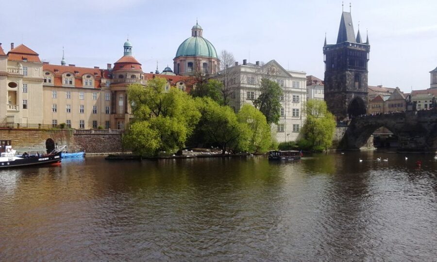 Prague: 3-hour Evening River Cruise with Dinner - Practical tips to make your evening run smoothly