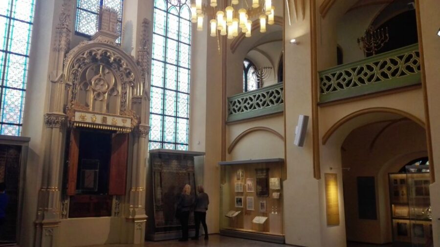 Prague: 3-Hour Private Jewish Quarter Tour - Meeting at Old Town Square and What the Private Setup Changes