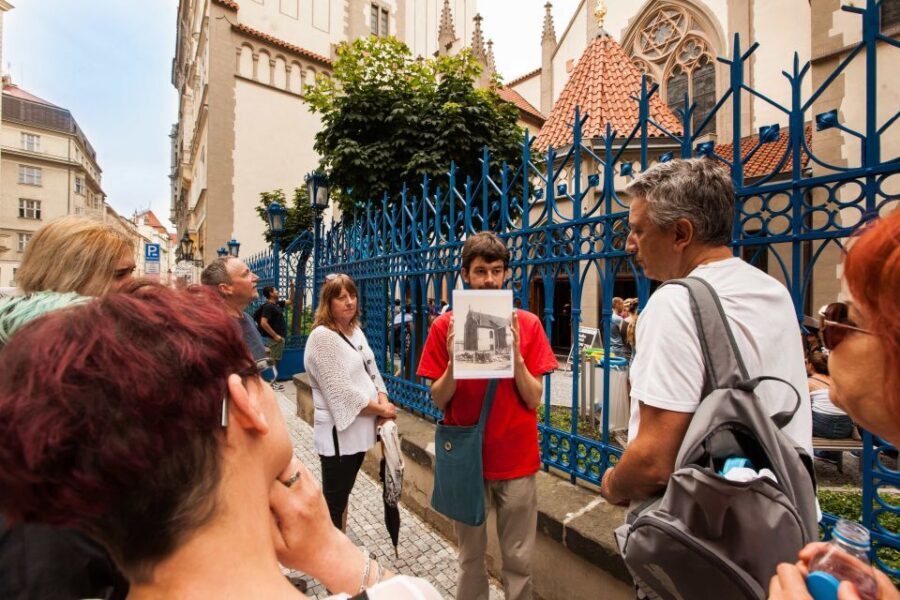 Prague: 6-Hour City Tour including Cruise and Lunch - Lunch in a local setting breaks the walking rhythm