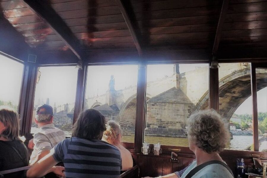 Prague: 6-Hour Tour with River Boat Cruise and Lunch - Starting at Get Prague Guide: fast way to get your bearings