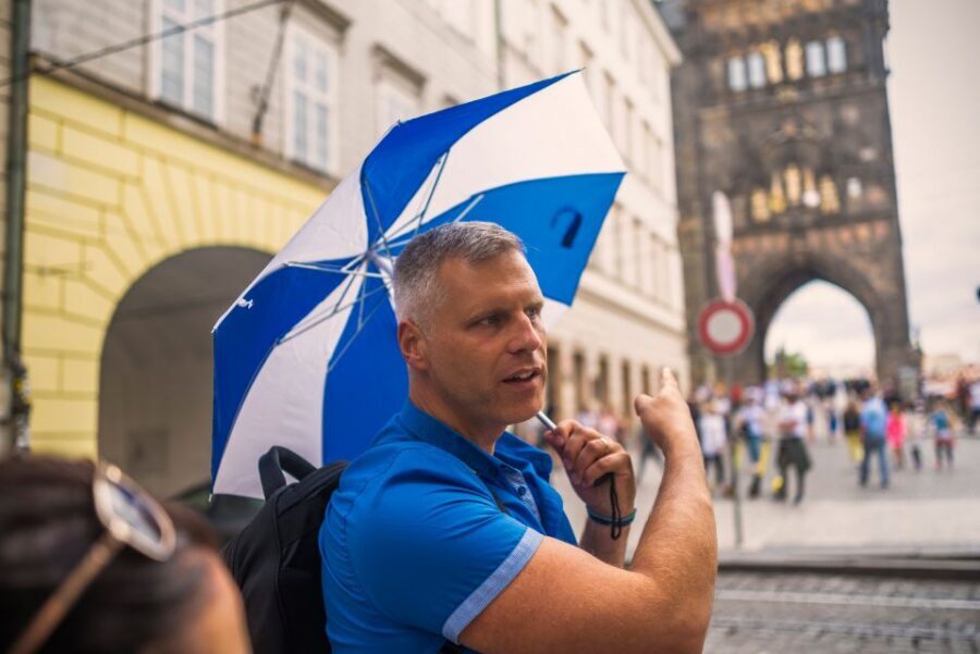 Prague: 6-Hour Tour with River Boat Cruise and Lunch - Prague Castle District (Hradčany): where the city opens up