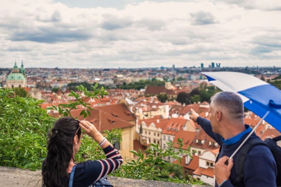 Prague: 6-Hour Tour with River Boat Cruise and Lunch - Old Town lunch: a needed reset before the river