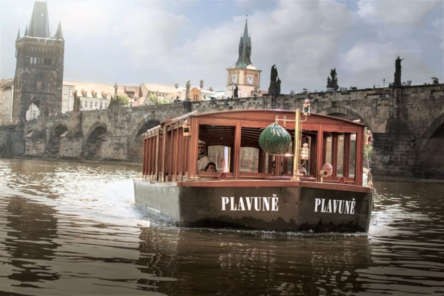 Prague: 6-Hour Tour with River Boat Cruise and Lunch - Old Town Square to Charles Bridge: legends you can actually place