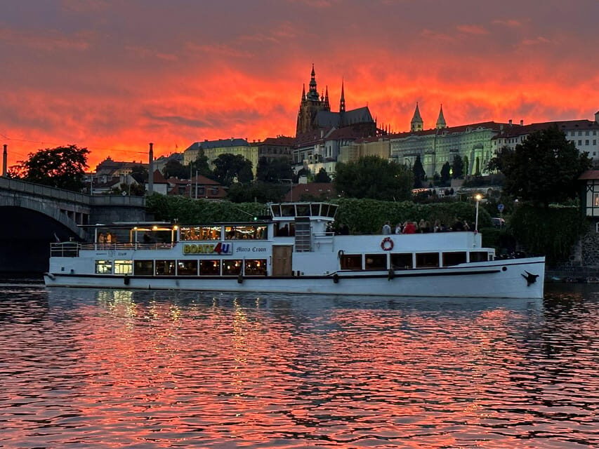 Prague: Advent Boat Cruise with Sweets and Hot Drinks - Key Moments to Look Forward To
