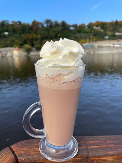 Prague: Advent Boat Cruise with Sweets and Hot Drinks - What You’ll Drink and Snack: Mulled Wine, Coffee, and Traditional Sweets