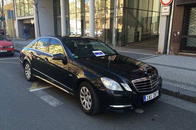 PRAGUE AIRPORT - CITY TRANSFERS in Spanish - Ida y vuelta con el mismo plan: por qué te conviene reservar todo en una sola línea