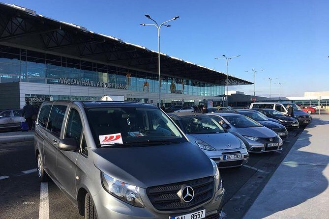 PRAGUE AIRPORT - CITY TRANSFERS in Spanish - Vehículos cómodos y el detalle del Wi‑Fi: qué se siente en el trayecto