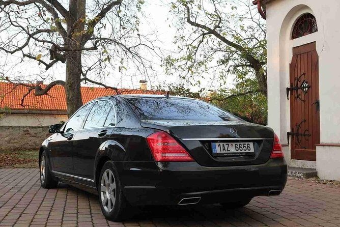 Prague airport luxury transfer by a Mercedes Benz S class - Who This Luxury Transfer Is Best For