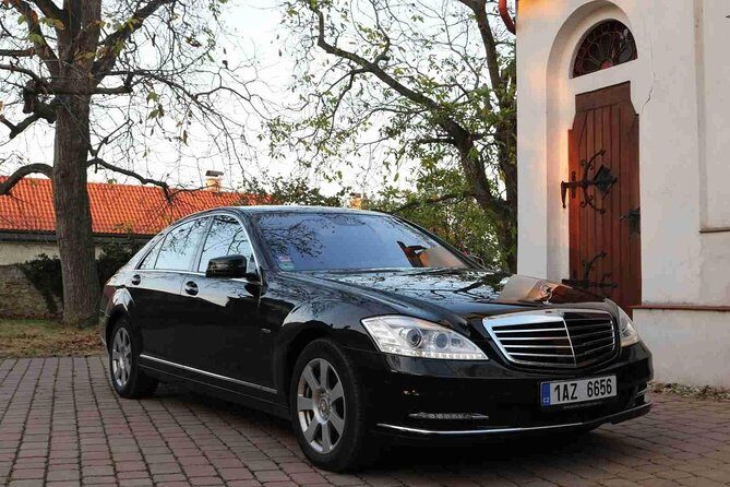 Prague airport luxury transfer by a Mercedes Benz S class - Practical Tips to Make Your Chauffeur Find You Fast