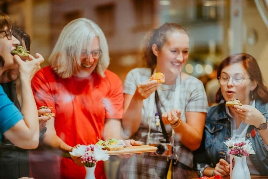Prague: Award-Winning Old Town Food Tour with Four Drinks - Meeting at Obecní Dům and getting oriented fast