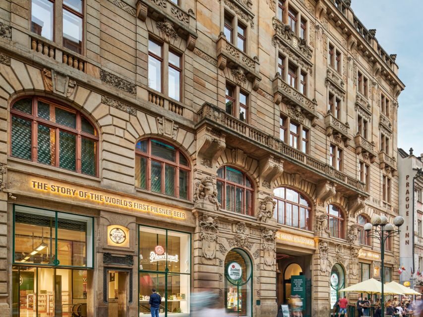 Prague: Beer Pouring Class at Pilsner Urquell Experience - Inside the private bar: how the 60-minute class flows