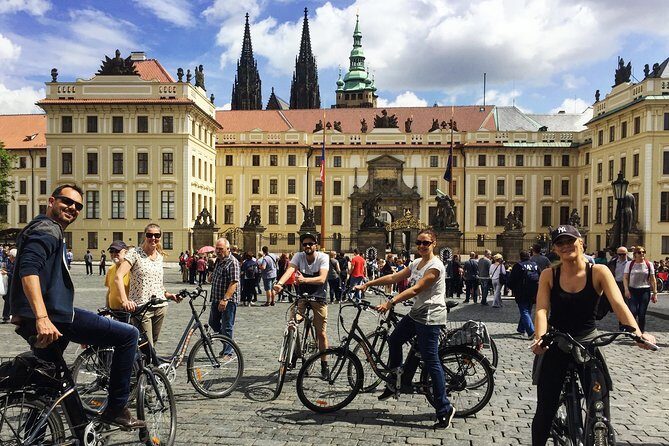 Prague Bike Tour - Stunning Viewpoints, Castle, City & Park - Prague Castle Square Stop: What You’ll See in 15 Minutes