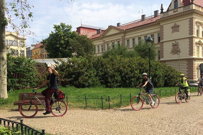 Prague Bike Tour - Stunning Viewpoints, Castle, City & Park - How Strenuous Is It? Hills, Speed, and When to Pick E-Bike
