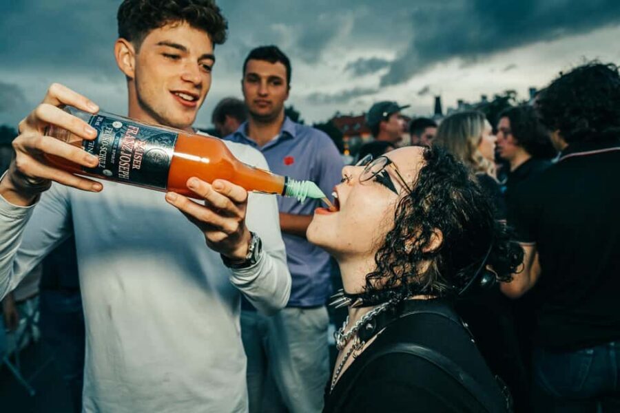 Prague: Booze Cruise with Open Bar and Duplex Entry - FAQ
