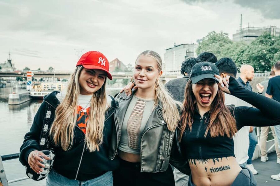 Prague: Booze Cruise with Open Bar and Duplex Entry - The 2-Hour Open Bar Cruise: DJ Beats and City Views