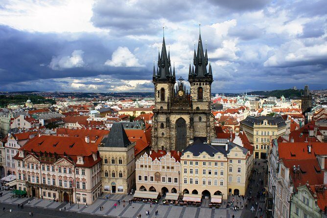 Prague: Bus Tour, Walking Tour, River Cruise and Lunch - The included 1-hour cruise on the Vltava: when the pace finally eases