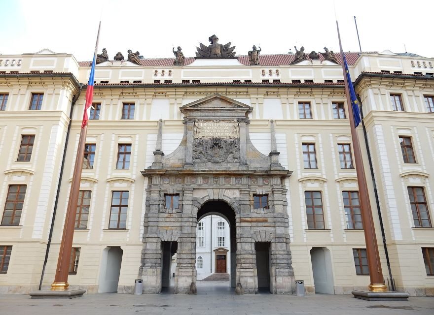 Prague: Castle and Lesser Town Walking Tour with Local Guide - Kampa Island and the Devil’s Canal: A Quieter Prague Side