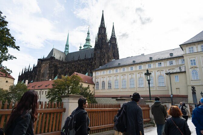 Prague: Castle Entry Ticket with Guide and River Cruise - Weather, closures, and walking reality on the Castle complex