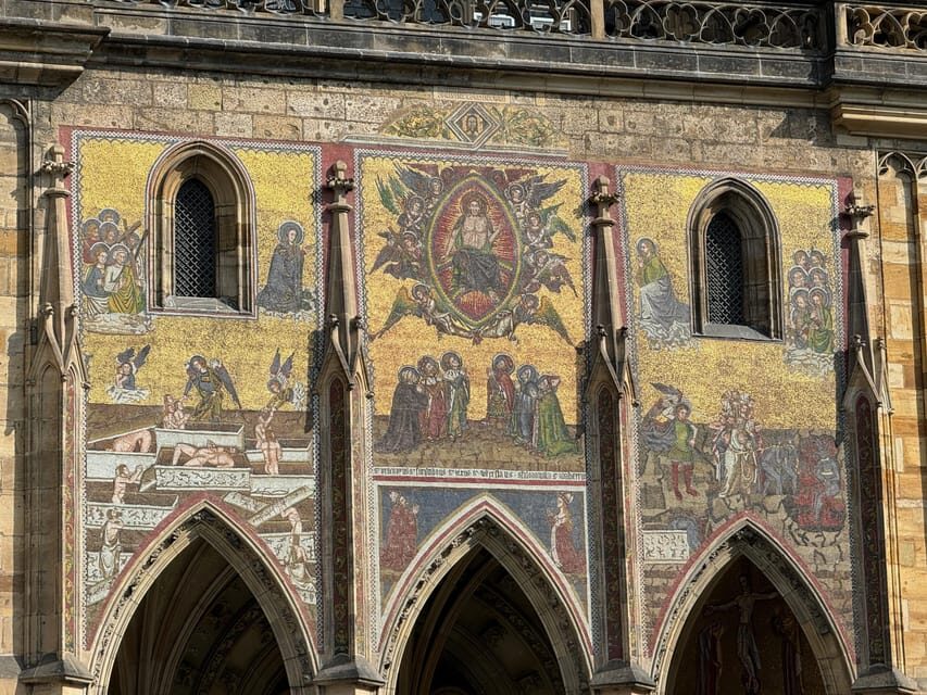 Prague Castle Interiors & Changing of the Guard-Small group - Practical tips so your day runs smoothly