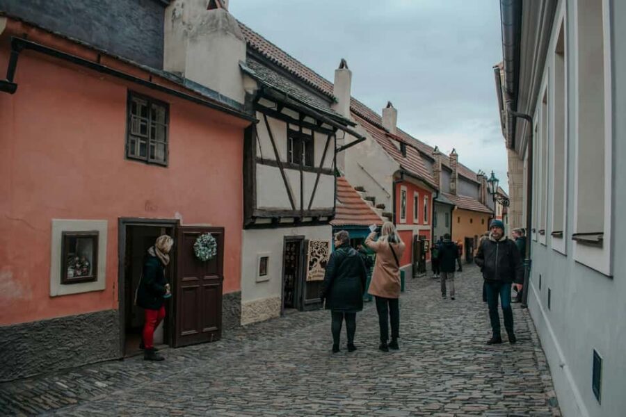 Prague Castle St. Vitus Cathedral, Royal Palace, St. George's Basilica - Who should book this German Prague Castle tour