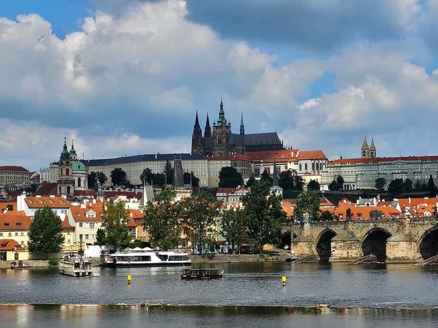 Prague Castle tour - St. Vitus Cathedral: Inside by Request and the Cathedral-Courtyard Flow