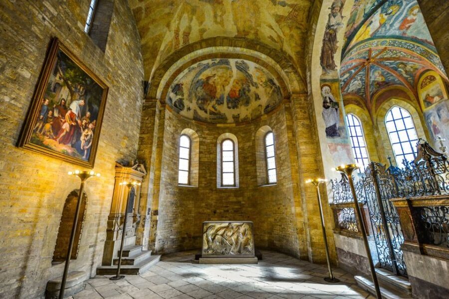 Prague Castle Tour With Tickets - Old Royal Palace and St. George’s Basilica: Interiors That Explain Power