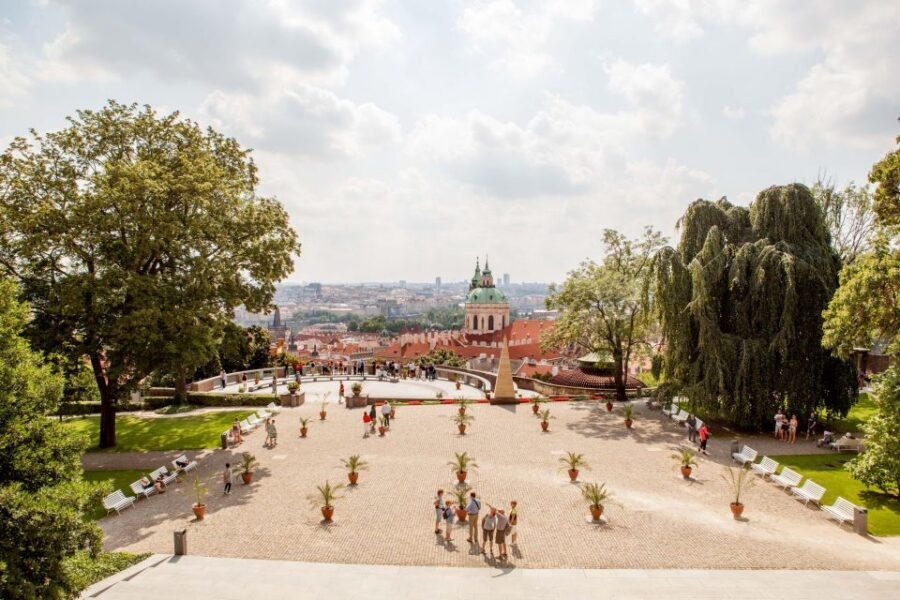 Prague City 3-Hour Tour with Changing of the Guard - Old Town Finale: the Jewish Quarter route and the Astronomical Clock