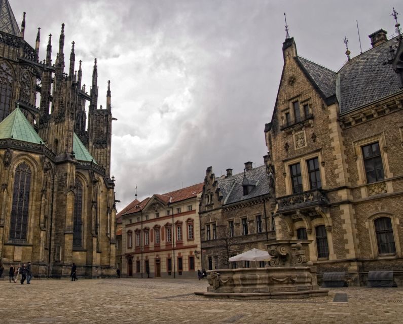 Prague: City Tour - Pickup and van timing: how the tour stays on schedule
