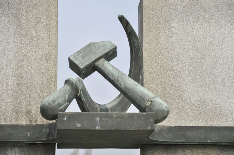 Prague: Communists and World War II Tour - Meeting by Charles Bridge: How to Find Your Guide Fast