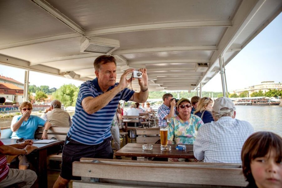 Prague Cruise: 1-Hour on the River Vltava - Audio guide in four languages: great for quiet learning