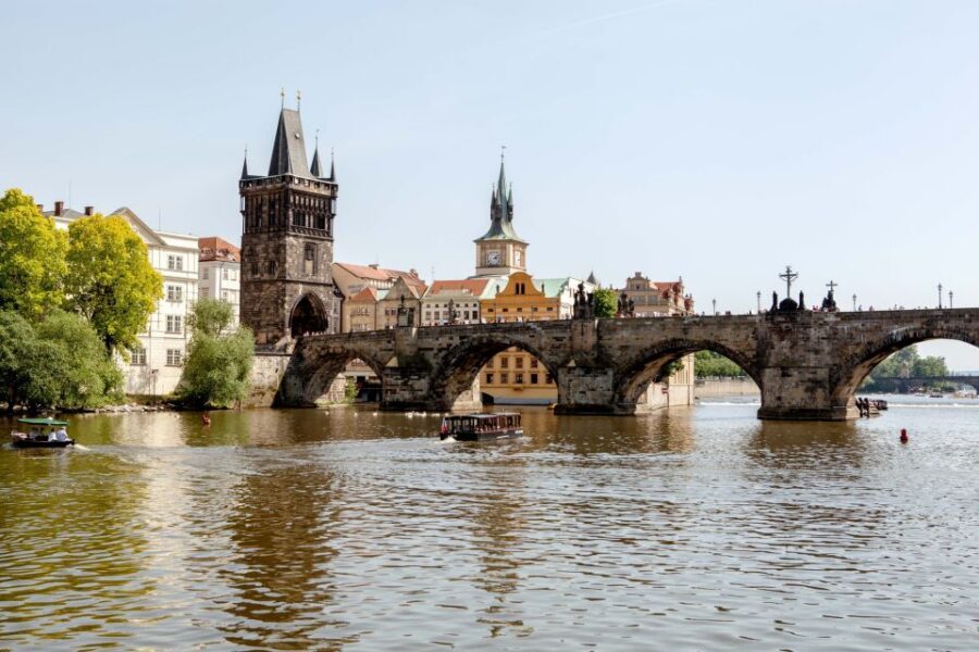 Prague Cruise: 1-Hour on the River Vltava - Charles Bridge and Prague Castle: the best sightlines from the water