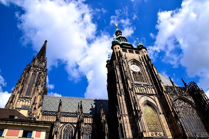 Prague DeLuxe Tour: Views, Hidden Gems, Tastings & River Cruise - Old Town sweet stop, then Charles Bridge with real storytelling