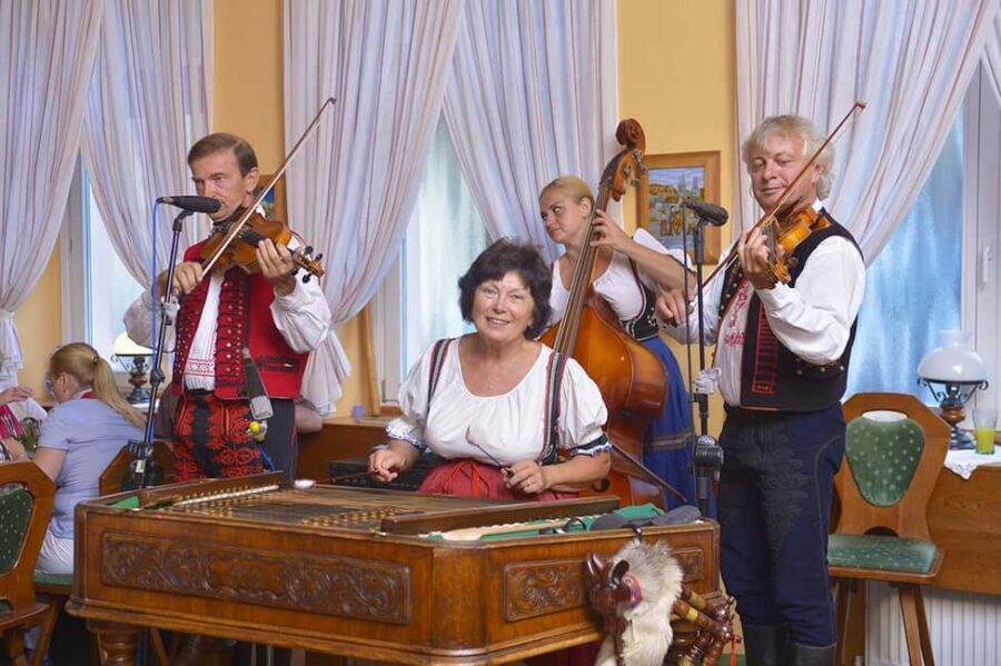 Prague: Folk Dancing Dinner Experience - Live Czech Folk Music and Dancing: The Real Point of the Night
