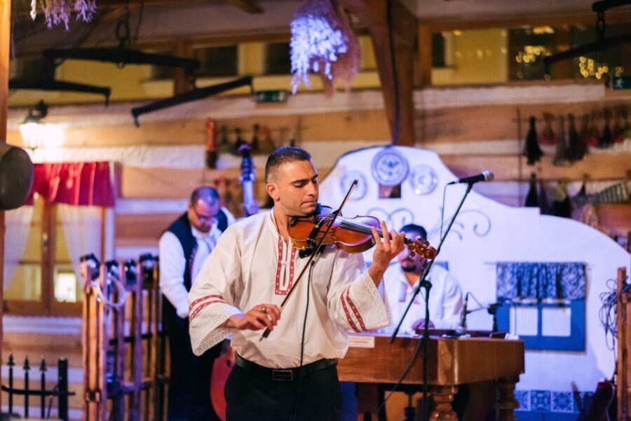 Prague: Folkloric Dinner Show with Unlimited Drinks - A folklore dinner show where the whole room sings
