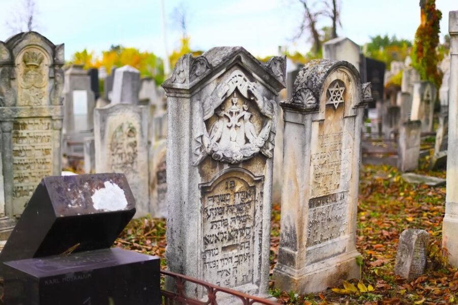 Prague: Full-Day Tour with Lunch and River Boat Cruise - The Jewish Quarter walk: former ghetto streets and sacred sites