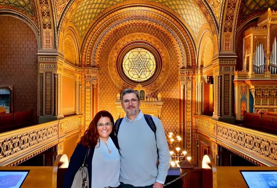 Prague: Guided Tour inside the Jewish Cemetery & Synagogues - Old Jewish Cemetery: funeral traditions and an ocean of tombstones