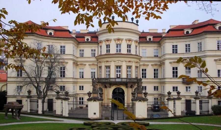 Prague: Highlights Walking Tour to the German embassy 1989 - A 150-Minute Walk That Makes 20th-Century Politics Make Sense